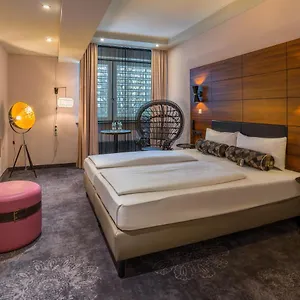Elaya 4* München